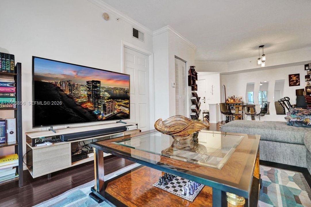 For Rent: $2,850 (2 beds, 2 baths, 1030 Square Feet)