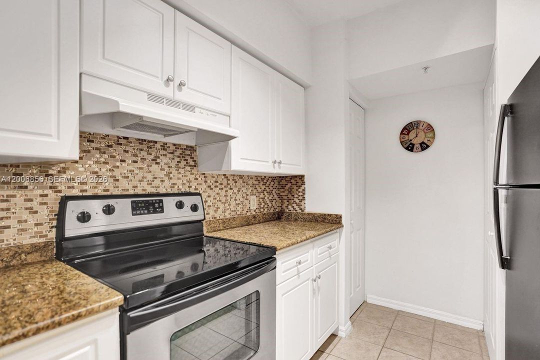 For Rent: $2,850 (2 beds, 2 baths, 1030 Square Feet)