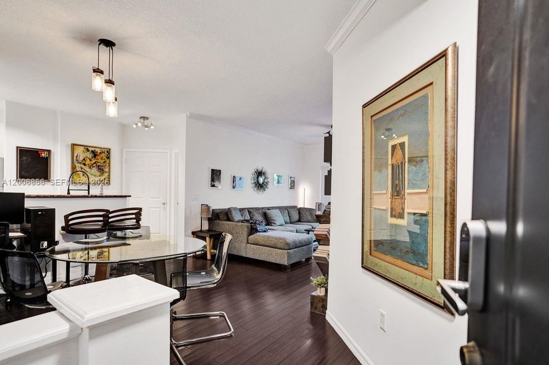 For Rent: $2,850 (2 beds, 2 baths, 1030 Square Feet)