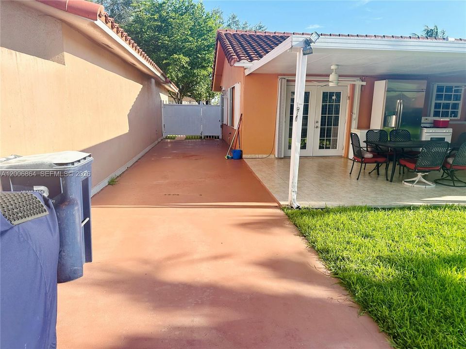 Active With Contract: $675,000 (4 beds, 2 baths, 1630 Square Feet)