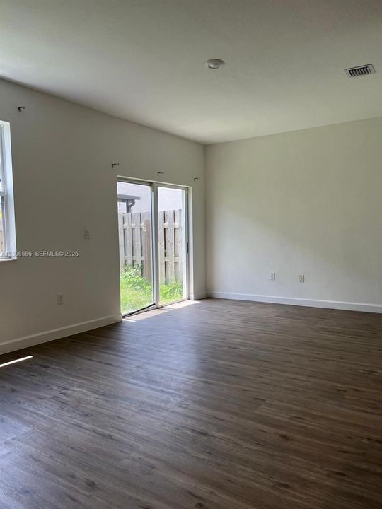 Active With Contract: $2,900 (4 beds, 2 baths, 1820 Square Feet)