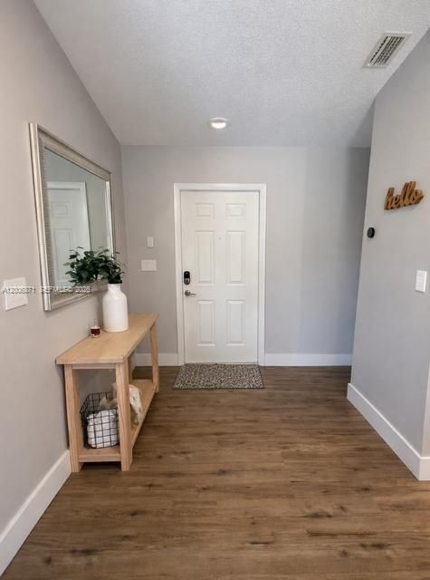 Vendido Recientemente: $498,000 (3 camas, 2 baños, 1197 Pies cuadrados)