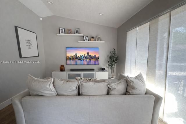 Vendido Recientemente: $498,000 (3 camas, 2 baños, 1197 Pies cuadrados)