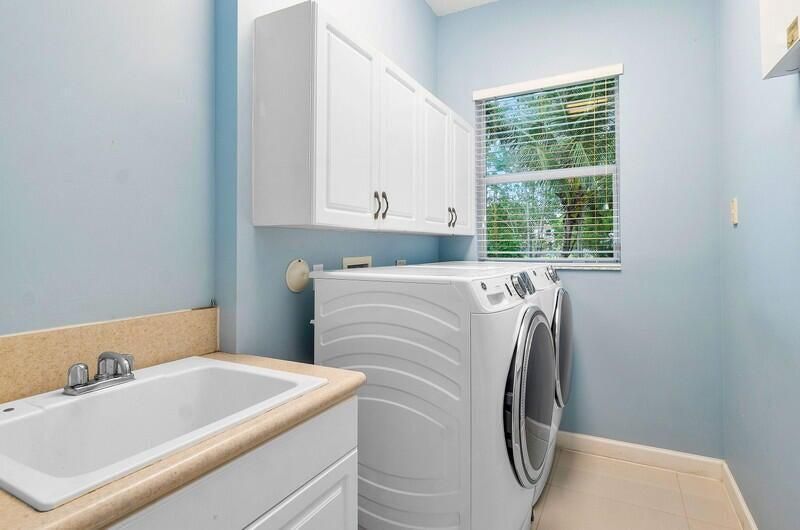 madewood laundry room