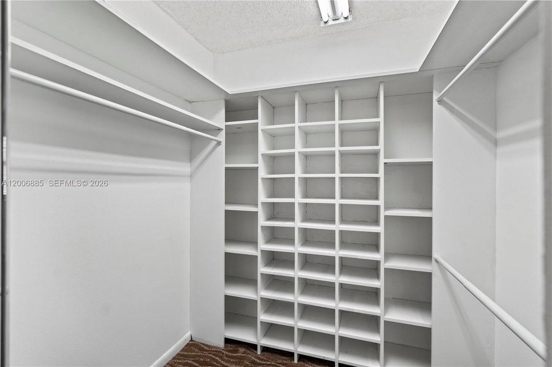 Под контрактом: $125,000 (2 спален, 2 ванн, 1225 Квадратных фут)