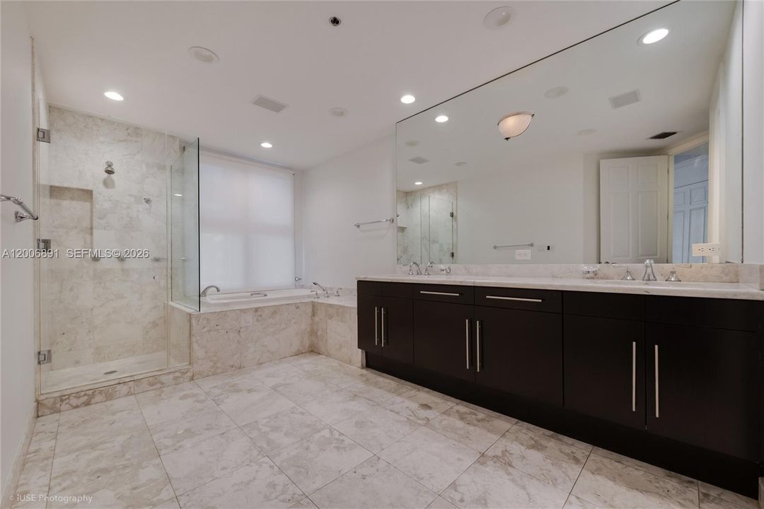For Sale: $1,399,999 (3 beds, 2 baths, 2750 Square Feet)