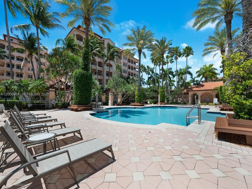 For Sale: $1,399,999 (3 beds, 2 baths, 2750 Square Feet)