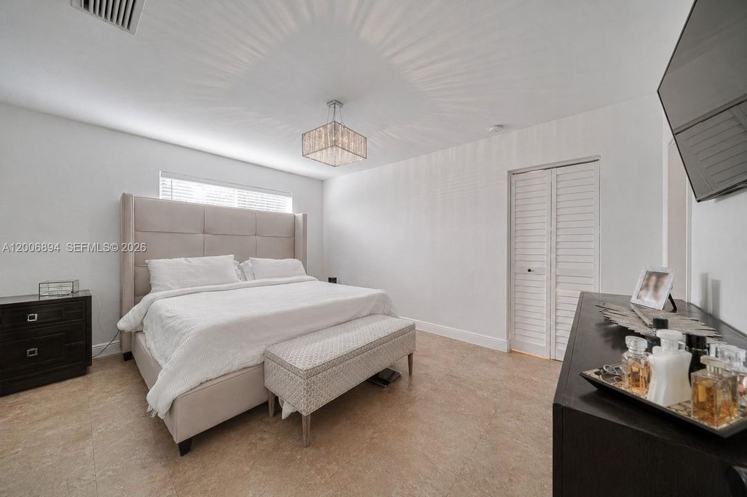 En Renta: $9,750 (4 camas, 3 baños, 2176 Pies cuadrados)