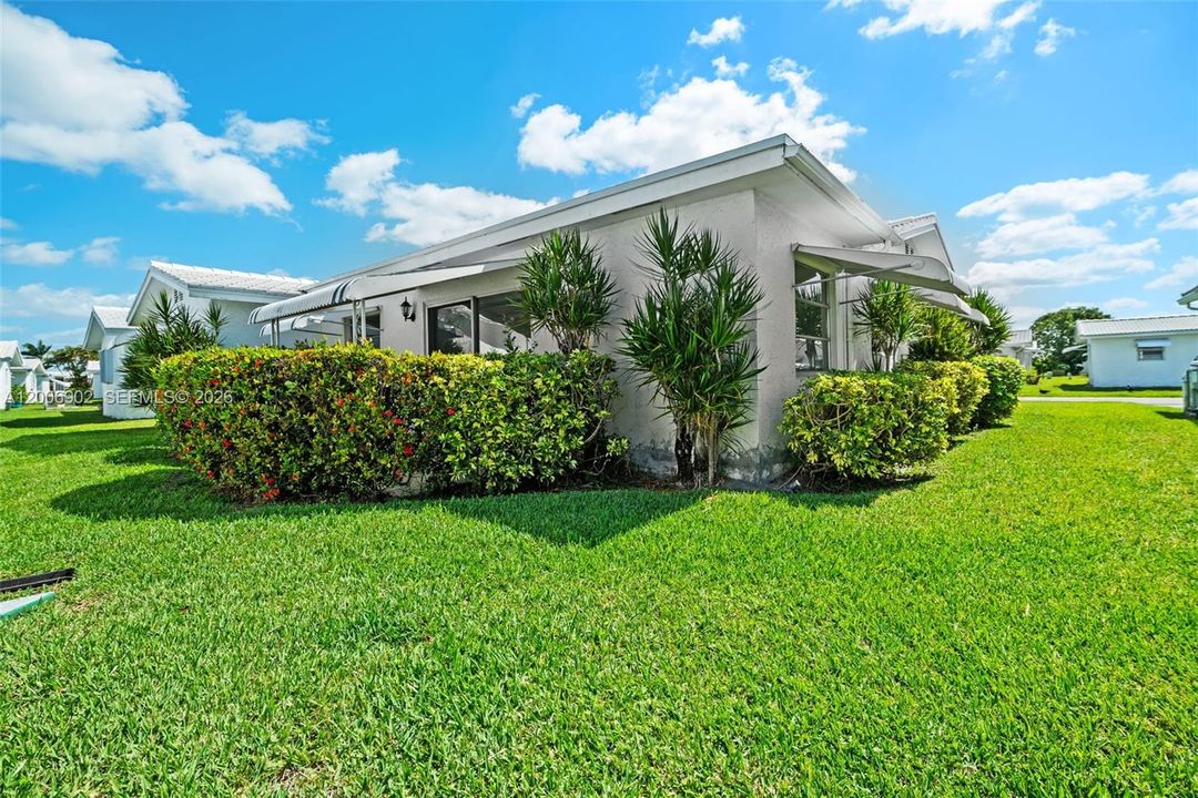 For Sale: $290,000 (2 beds, 2 baths, 1428 Square Feet)