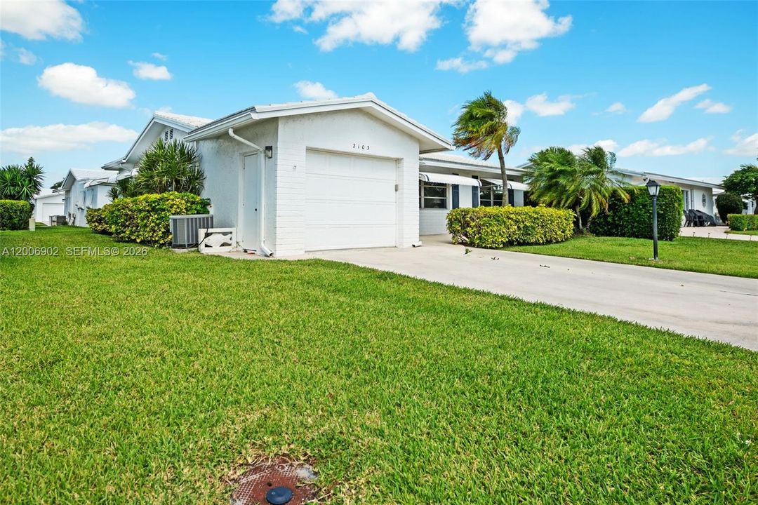 For Sale: $290,000 (2 beds, 2 baths, 1428 Square Feet)