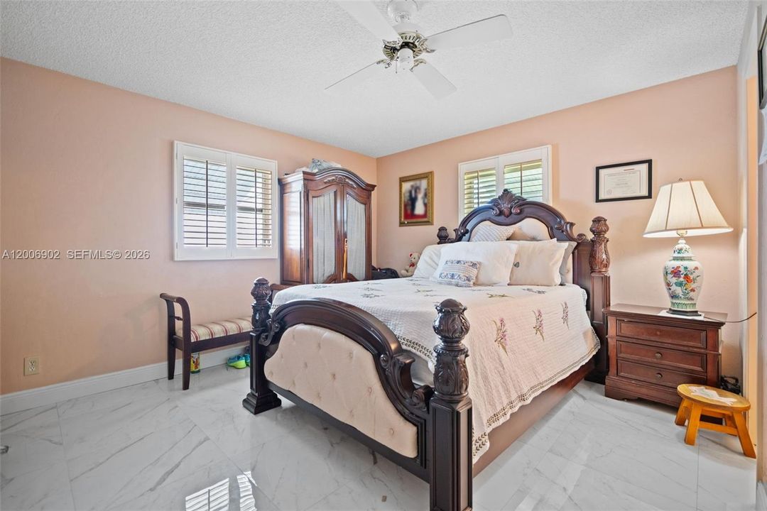 For Sale: $290,000 (2 beds, 2 baths, 1428 Square Feet)