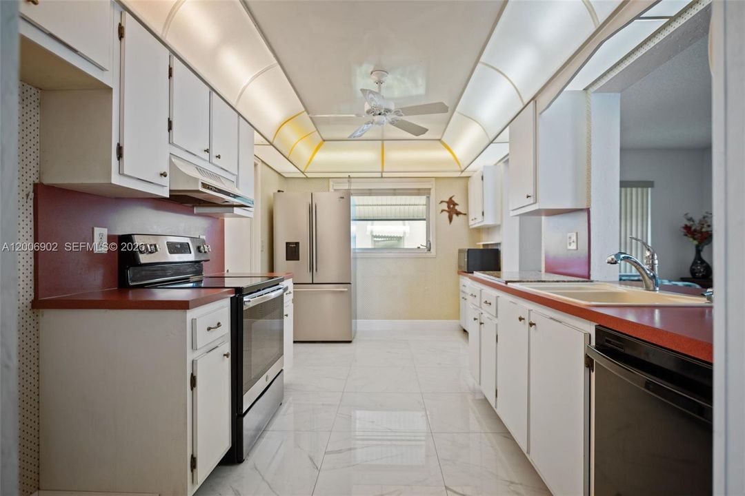 For Sale: $290,000 (2 beds, 2 baths, 1428 Square Feet)