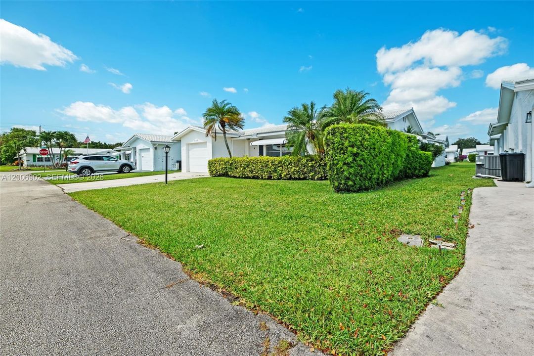 For Sale: $290,000 (2 beds, 2 baths, 1428 Square Feet)
