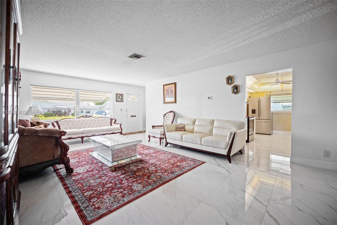 For Sale: $290,000 (2 beds, 2 baths, 1428 Square Feet)
