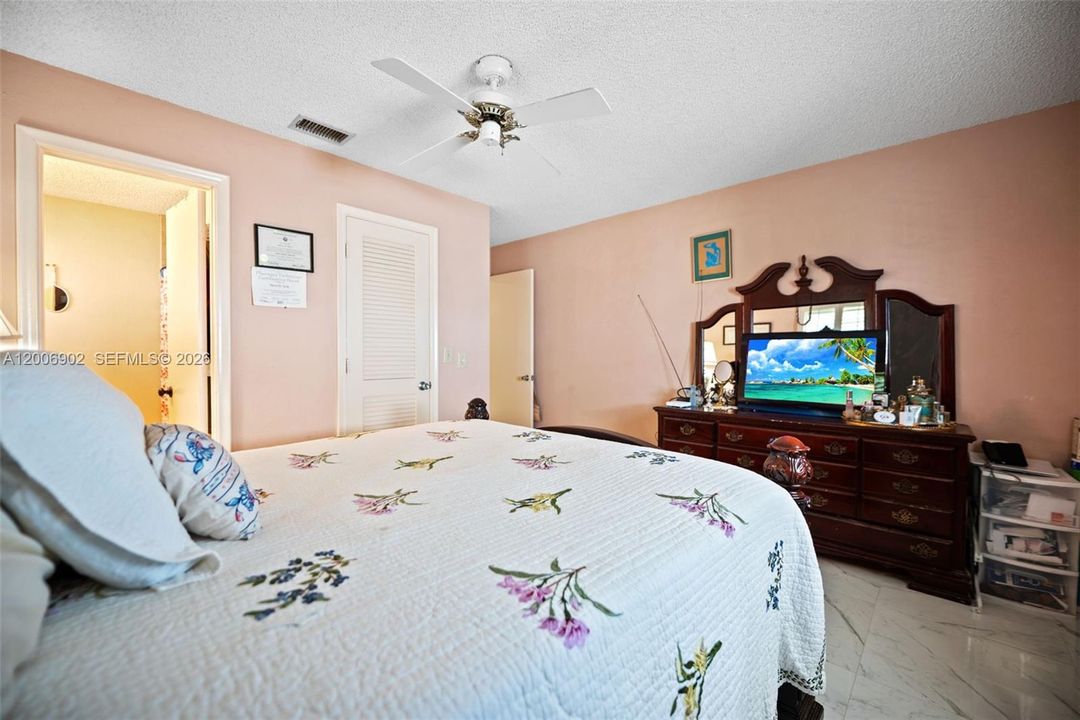 For Sale: $290,000 (2 beds, 2 baths, 1428 Square Feet)