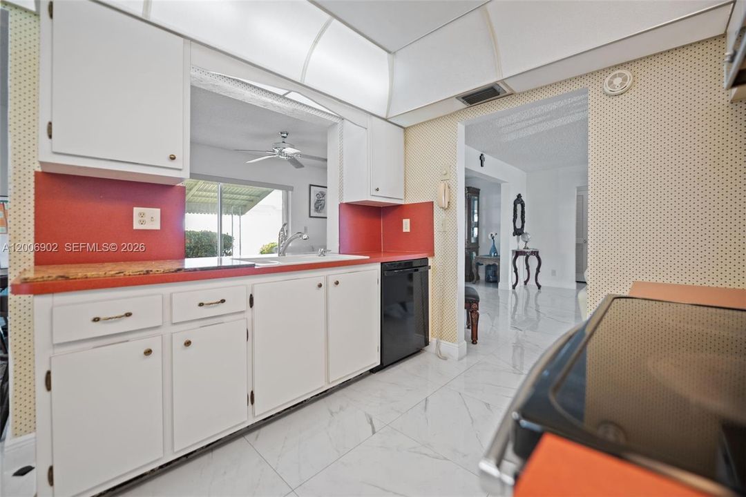 For Sale: $290,000 (2 beds, 2 baths, 1428 Square Feet)