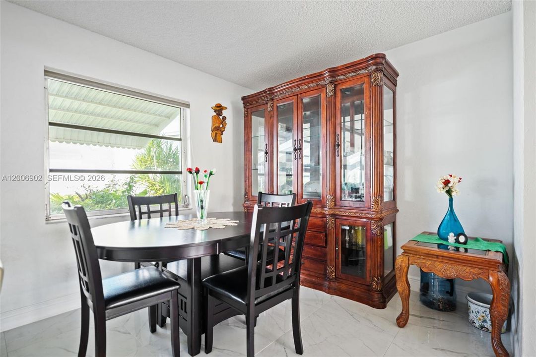 For Sale: $290,000 (2 beds, 2 baths, 1428 Square Feet)