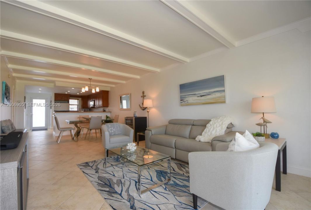 For Sale: $685,000 (2 beds, 2 baths, 1076 Square Feet)