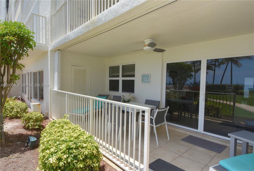 For Sale: $685,000 (2 beds, 2 baths, 1076 Square Feet)