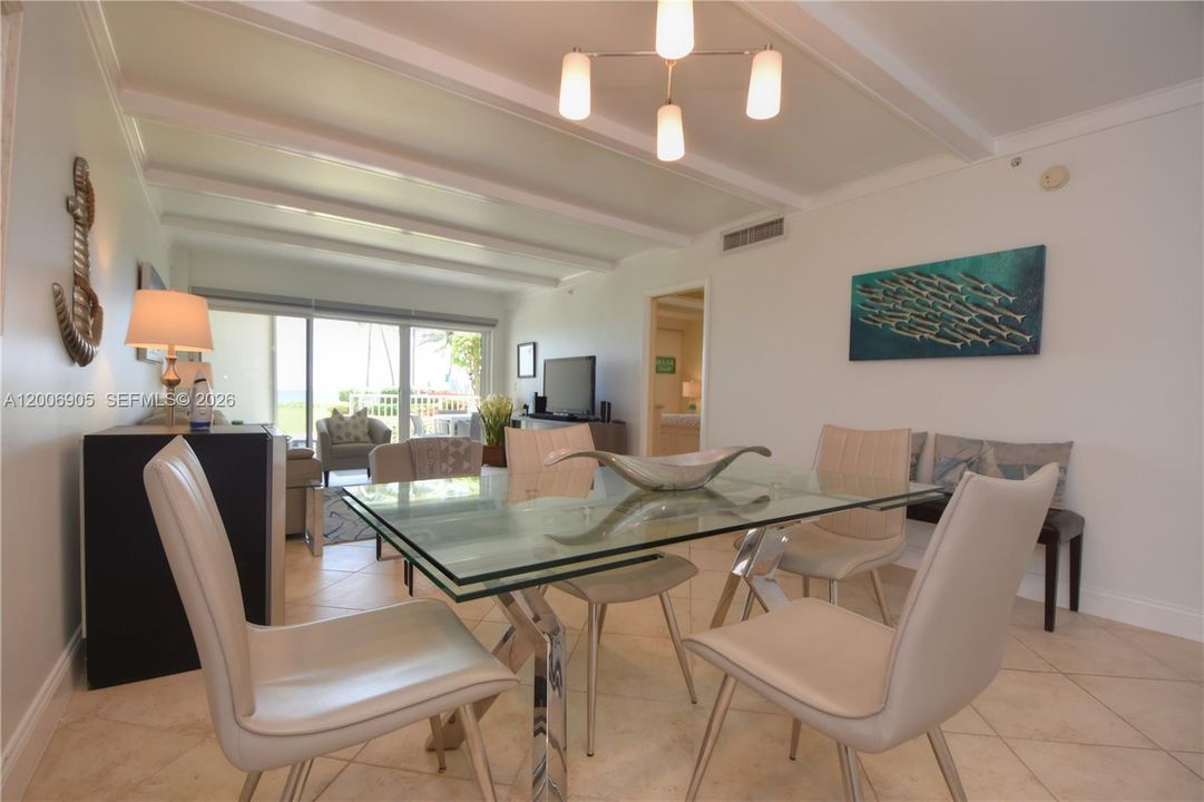 For Sale: $685,000 (2 beds, 2 baths, 1076 Square Feet)
