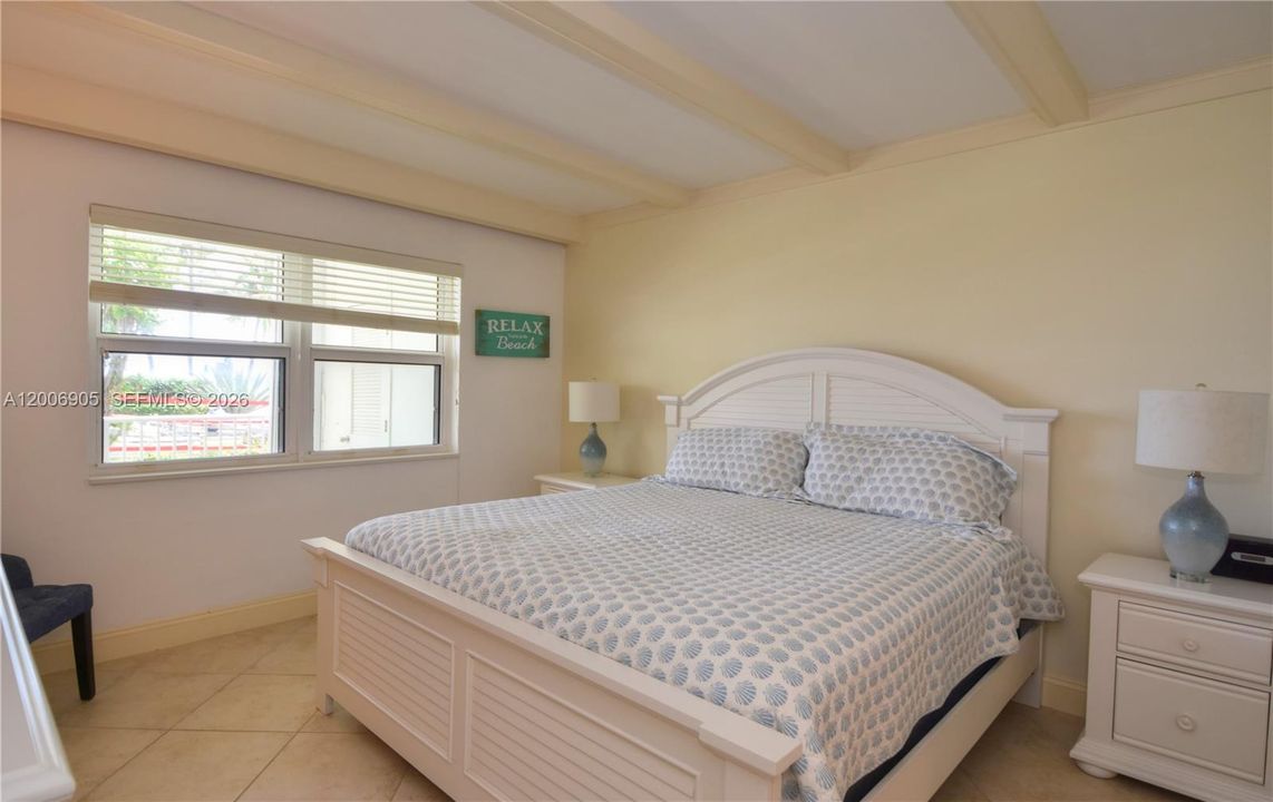 For Sale: $685,000 (2 beds, 2 baths, 1076 Square Feet)