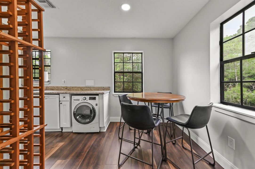 54 Dining Room 01