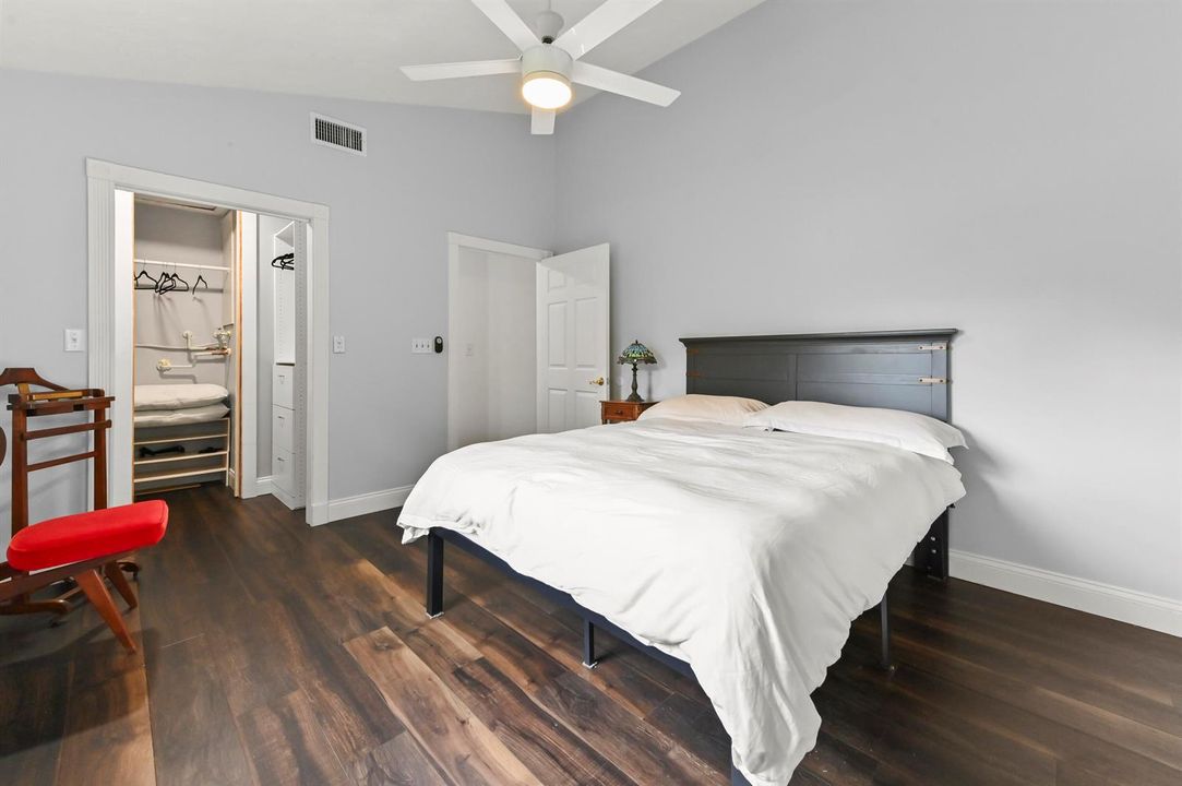 58 Bedroom 02