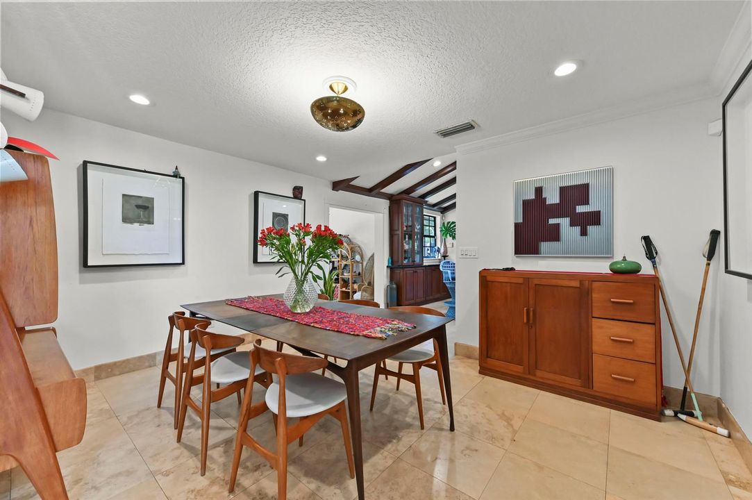 17 Dining Room 02