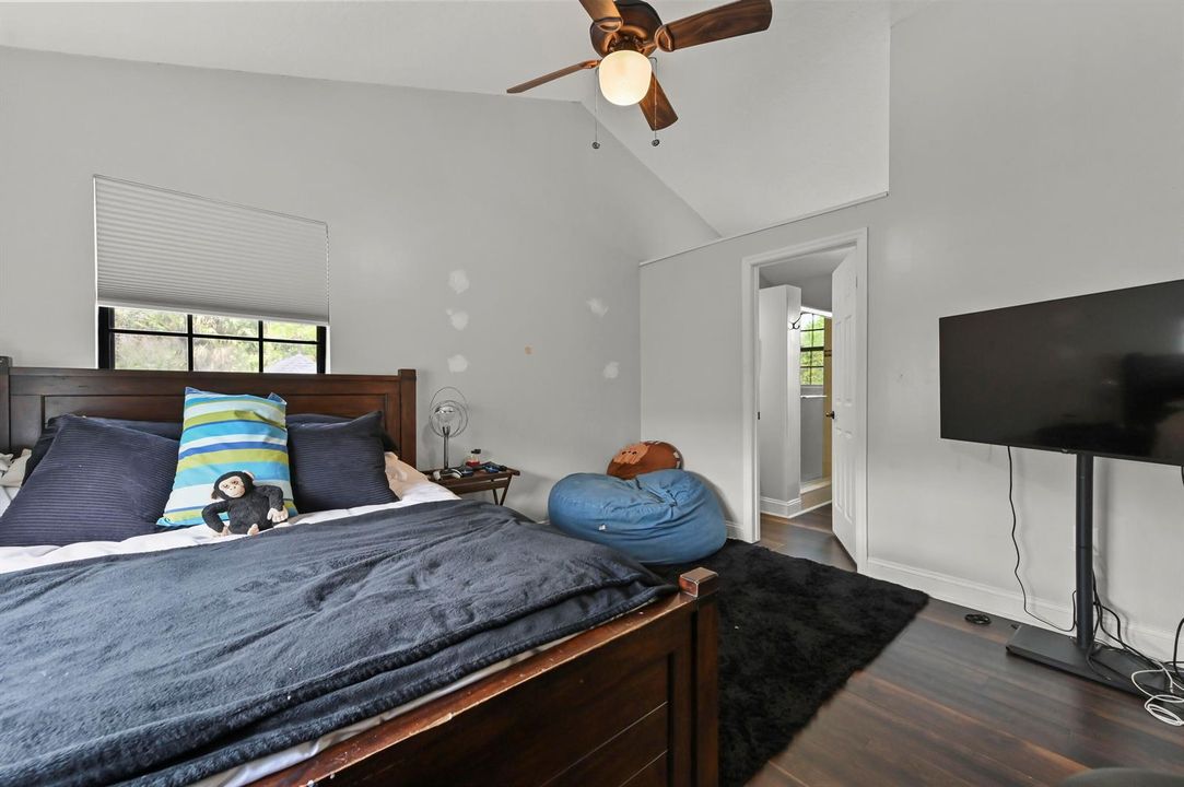 39 Bedroom 02