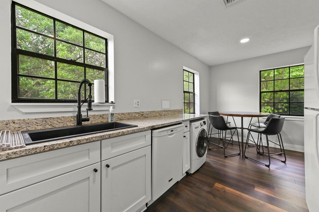 56 Kitchen 02