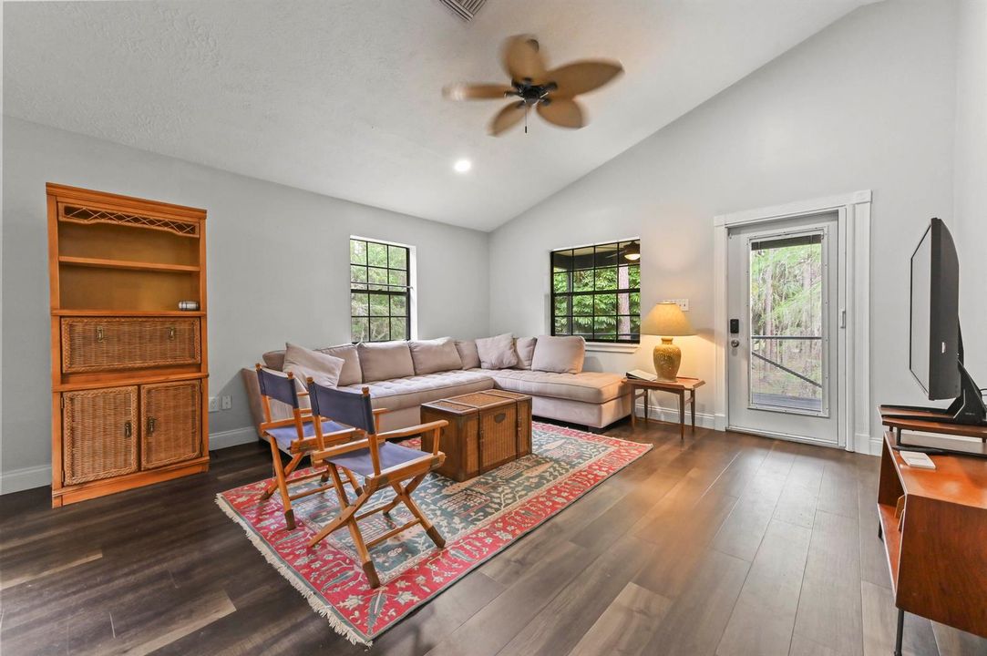 52 Living Room 02