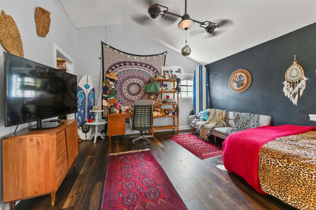 34 Bedroom 01
