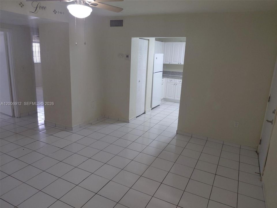 Active With Contract: $1,700 (2 beds, 1 baths, 810 Square Feet)