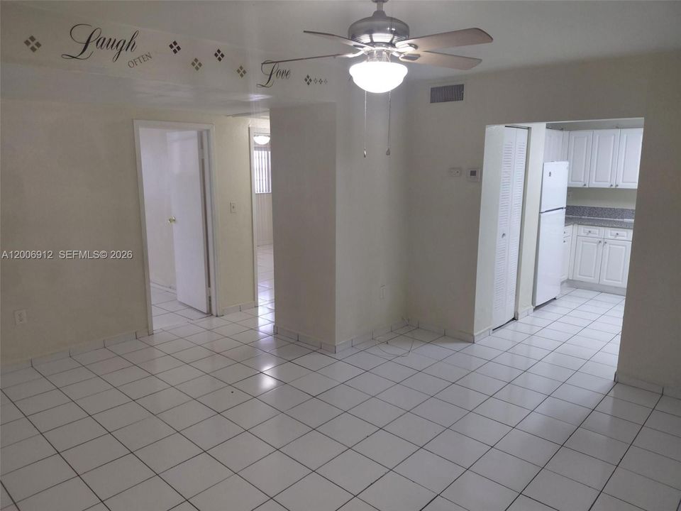 Active With Contract: $1,700 (2 beds, 1 baths, 810 Square Feet)