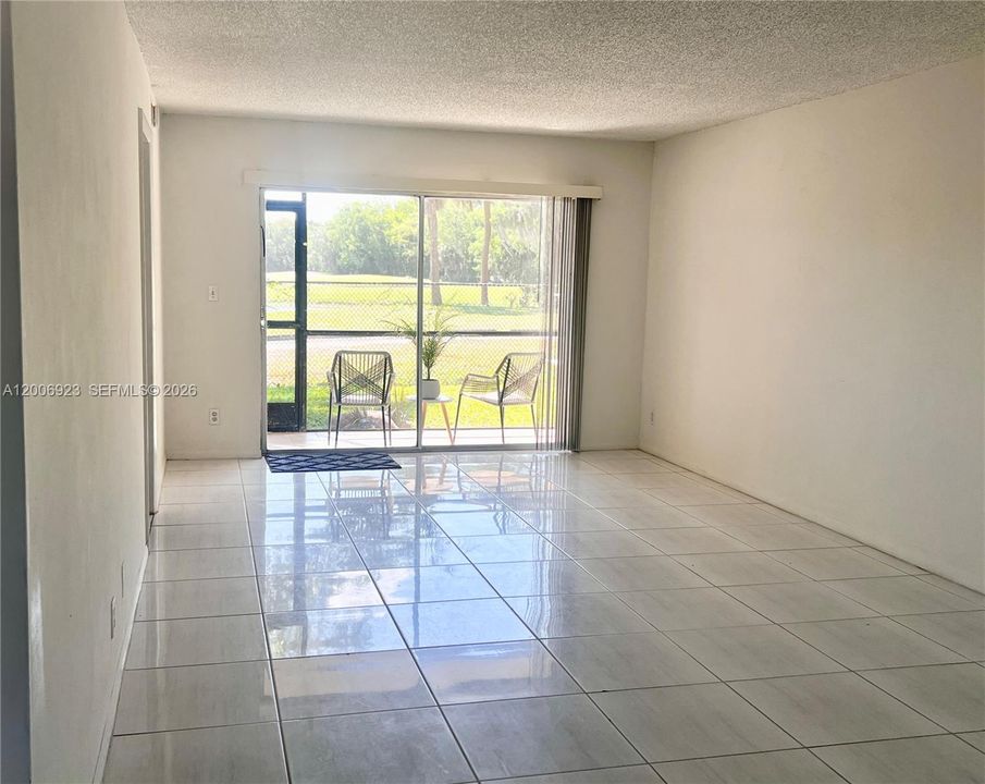 Activo con contrato: $189,000 (2 camas, 2 baños, 949 Pies cuadrados)