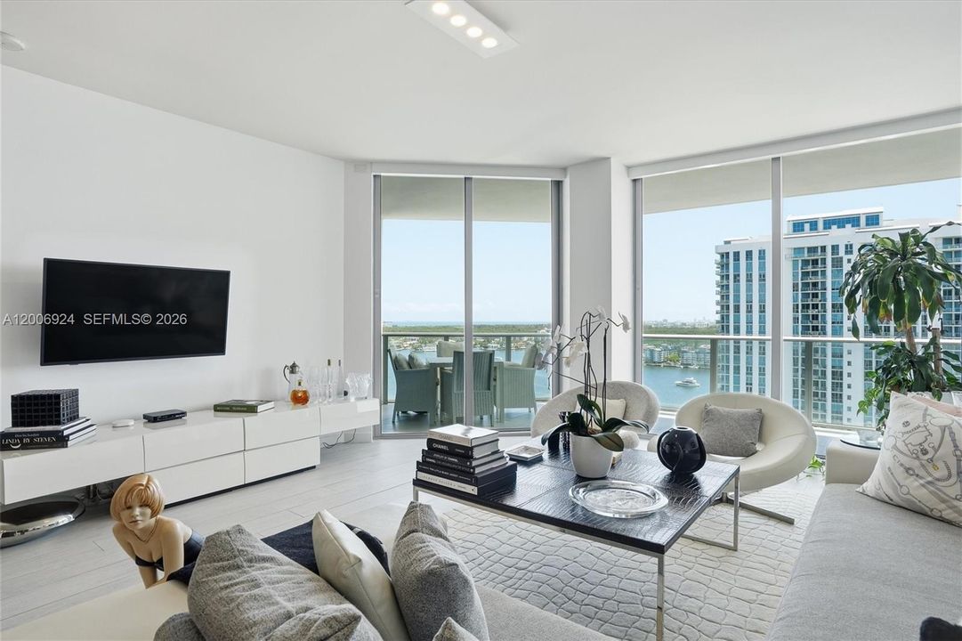 For Sale: $1,149,000 (2 beds, 2 baths, 1718 Square Feet)