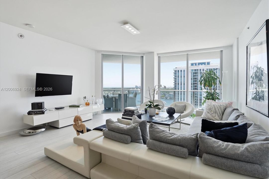 For Sale: $1,149,000 (2 beds, 2 baths, 1718 Square Feet)