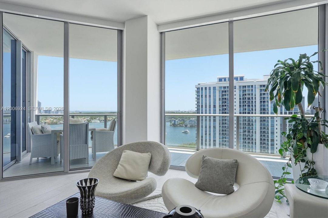 For Sale: $1,149,000 (2 beds, 2 baths, 1718 Square Feet)