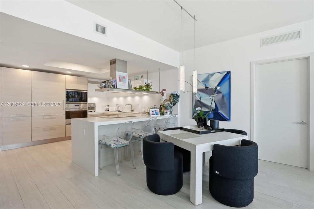 For Sale: $1,149,000 (2 beds, 2 baths, 1718 Square Feet)