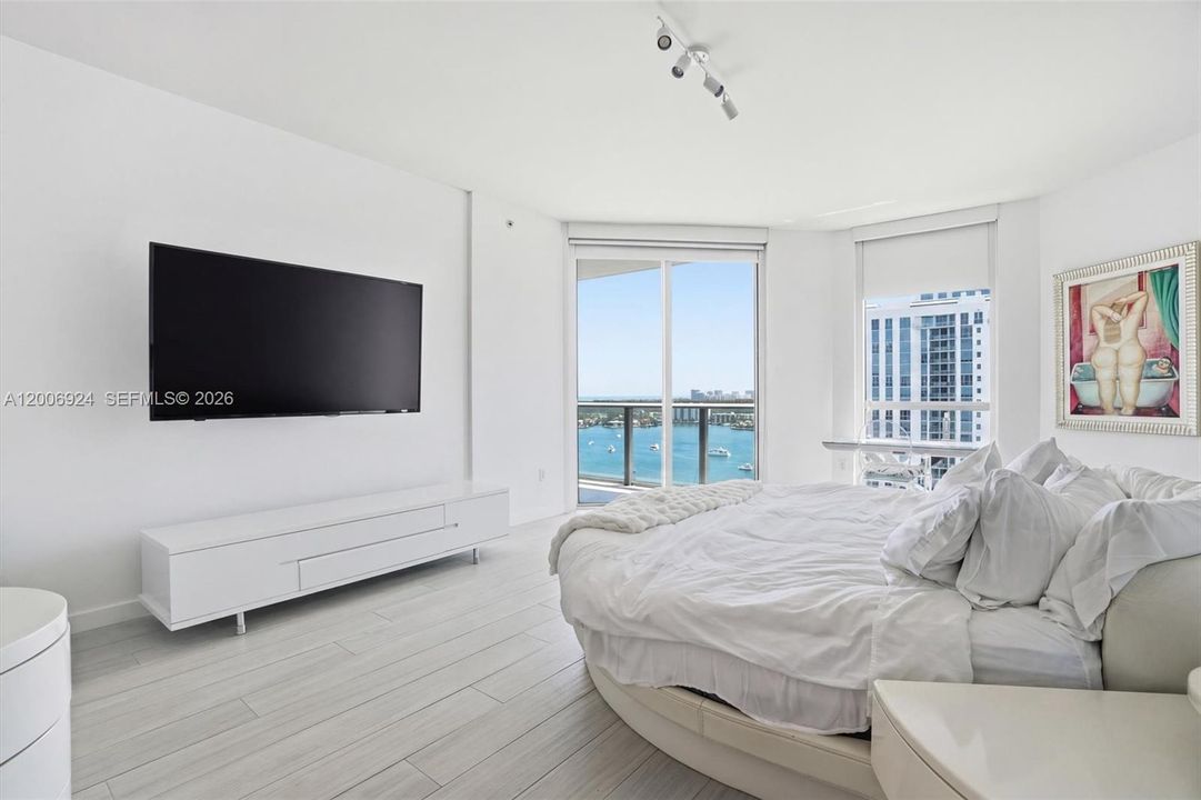 For Sale: $1,149,000 (2 beds, 2 baths, 1718 Square Feet)