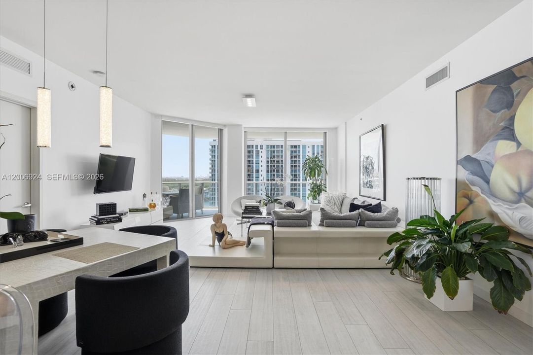 For Sale: $1,149,000 (2 beds, 2 baths, 1718 Square Feet)