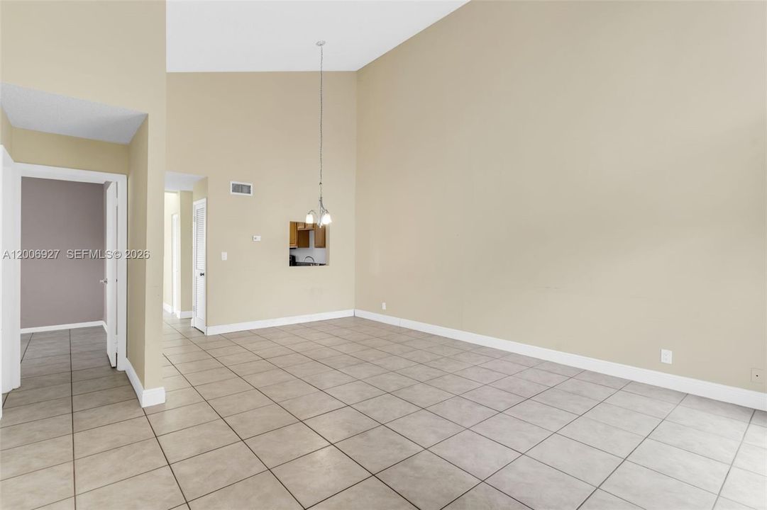En Venta: $304,000 (3 camas, 2 baños, 1123 Pies cuadrados)