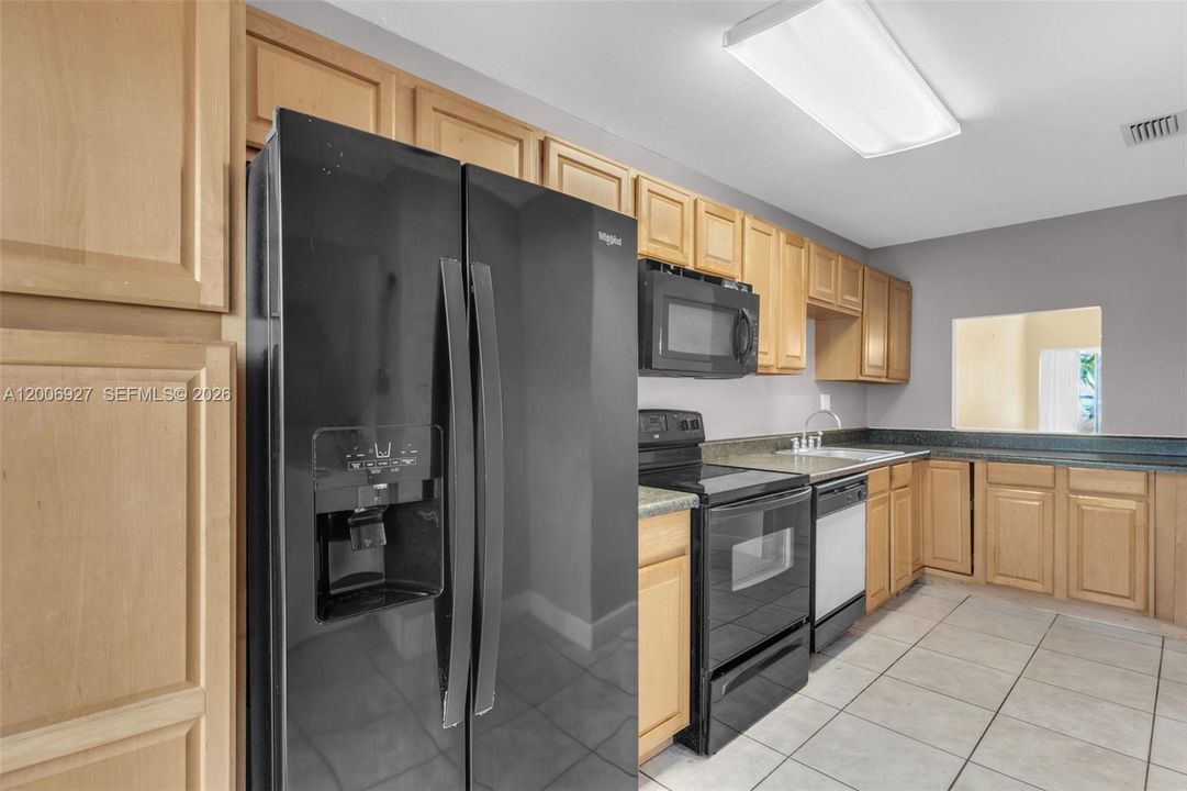 En Venta: $304,000 (3 camas, 2 baños, 1123 Pies cuadrados)