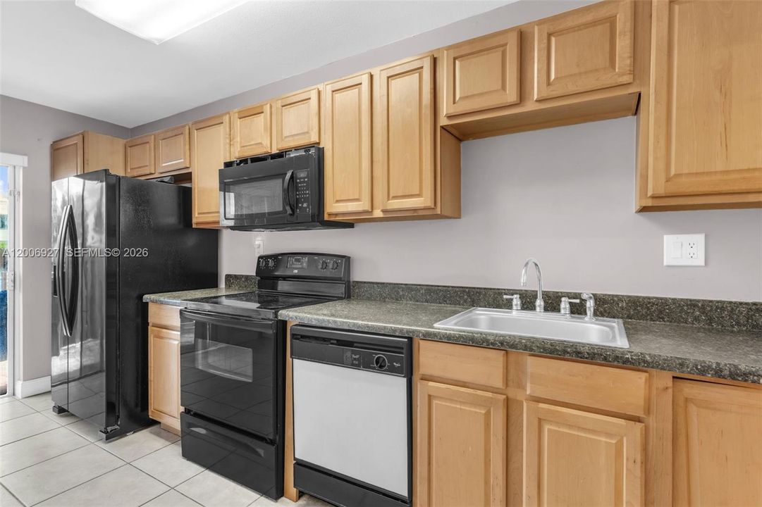En Venta: $304,000 (3 camas, 2 baños, 1123 Pies cuadrados)