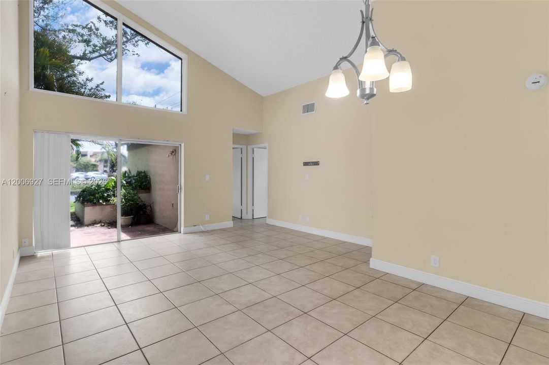 En Venta: $304,000 (3 camas, 2 baños, 1123 Pies cuadrados)
