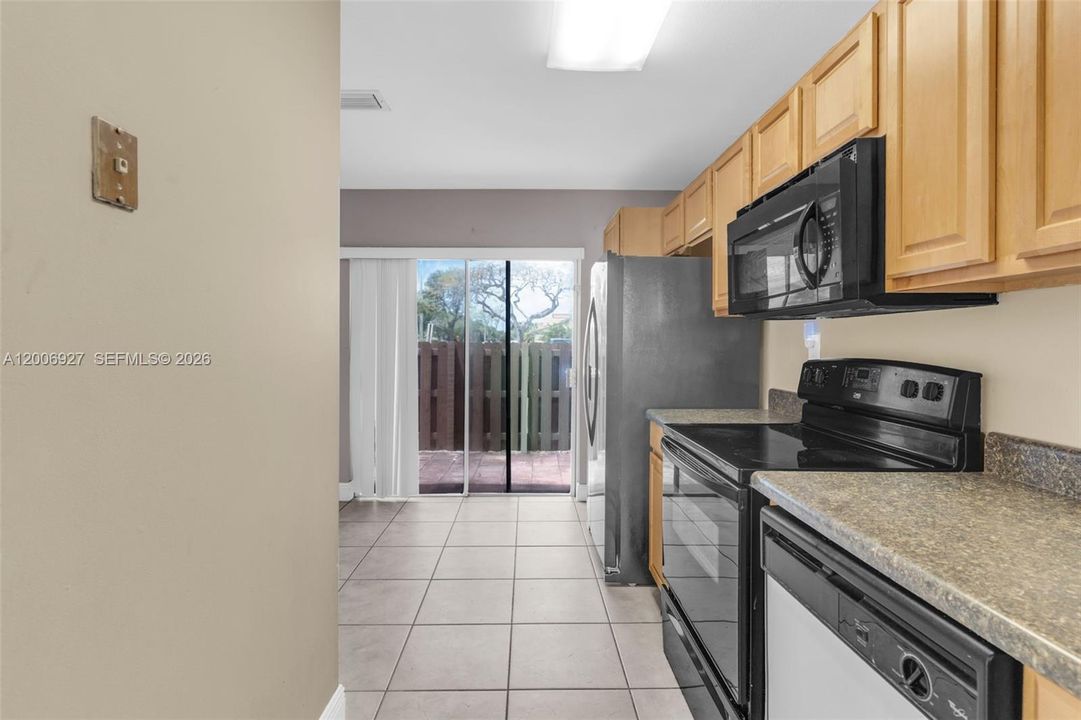 En Venta: $304,000 (3 camas, 2 baños, 1123 Pies cuadrados)