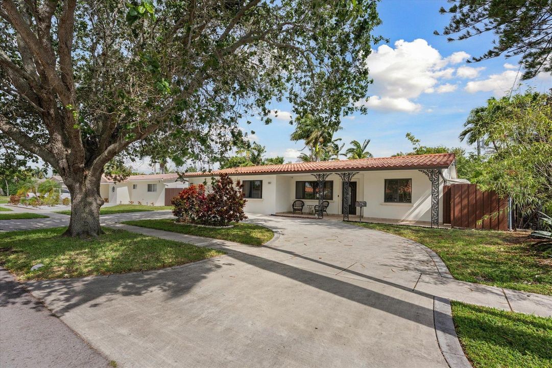 02-1101 NE 4th Ct, Hallandale Beach-19