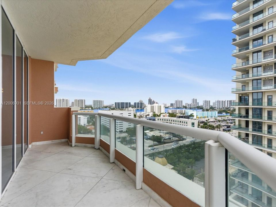 En Renta: $25,000 (3 camas, 4 baños, 2736 Pies cuadrados)