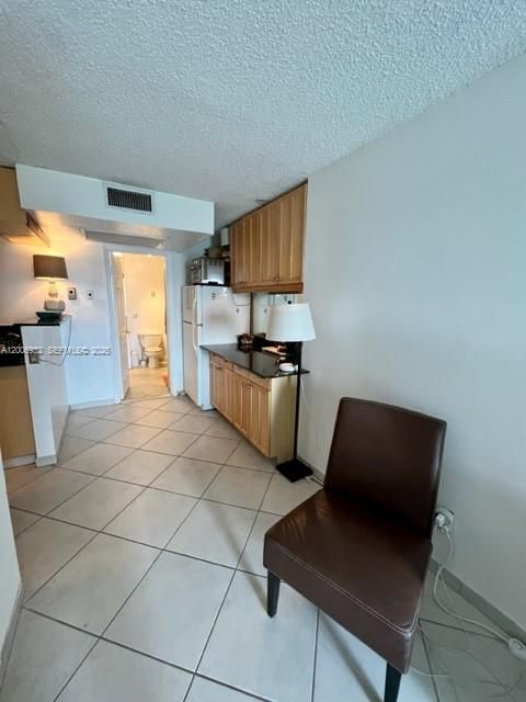 Active With Contract: $1,975 (0 beds, 1 baths, 580 Square Feet)