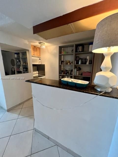Active With Contract: $1,975 (0 beds, 1 baths, 580 Square Feet)